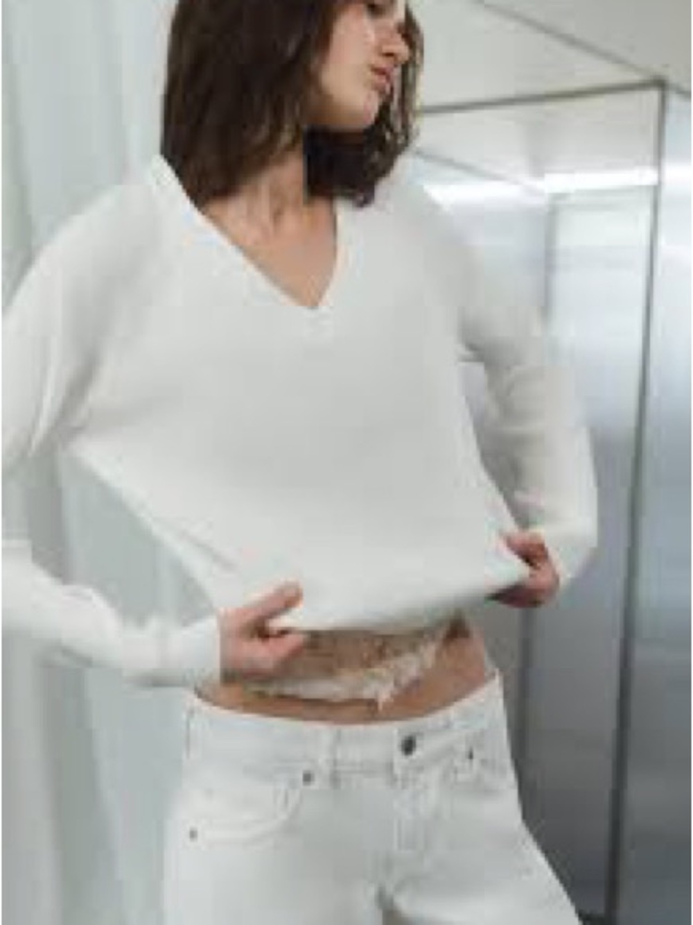 Zara Women's White V-Neck Sweater